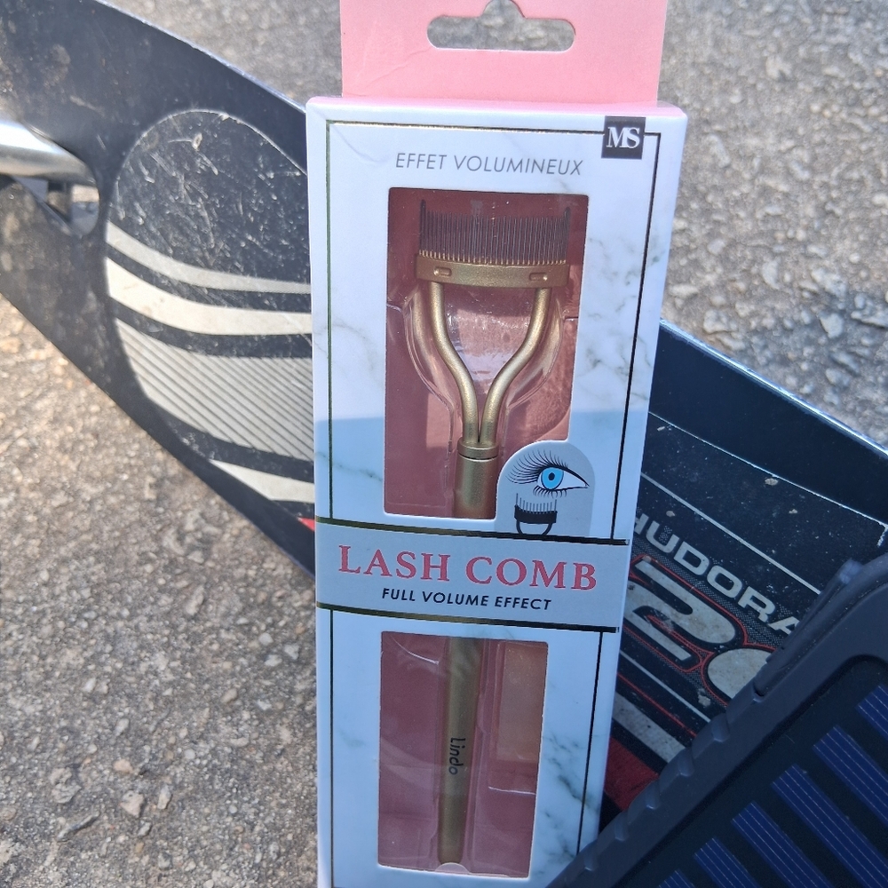 MS Gold Lash Comb